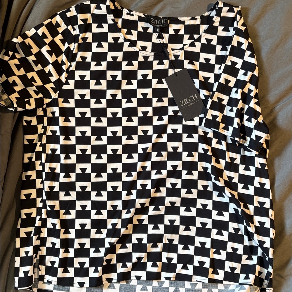 Zilch Black and White Geometric Top